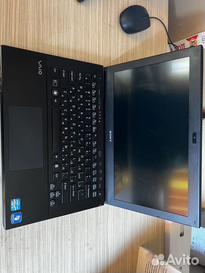 Ноутбук Sony Vaio svs131b12v