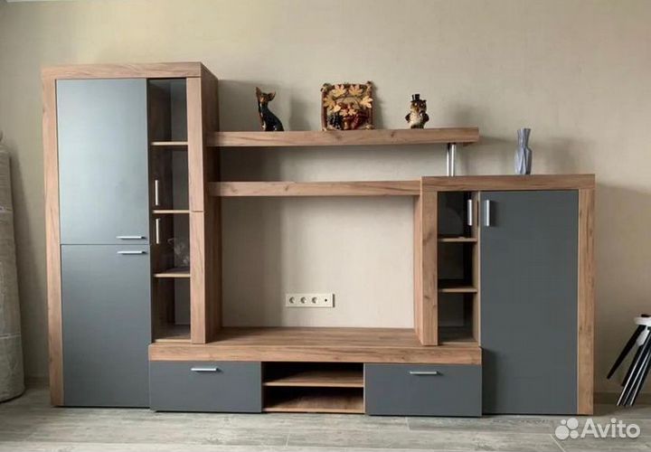 Стенка горка в гостиную вместительная