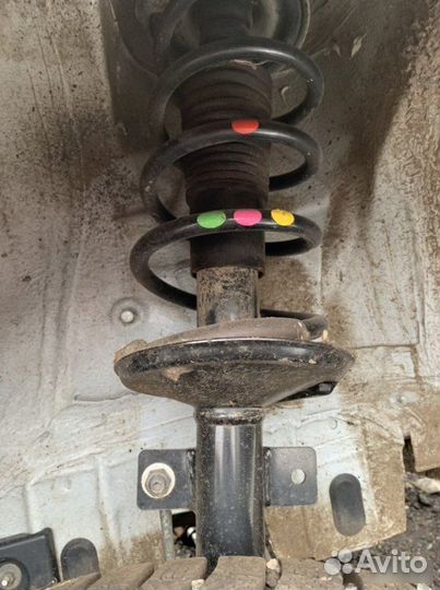 Амортизаторы задние Renault Duster 2 2021