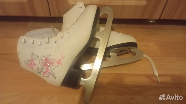 Коньки фигурные 37 размер