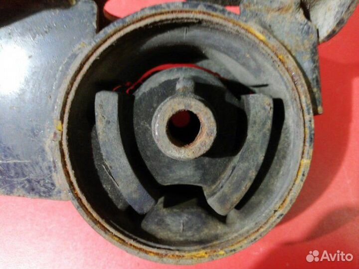 Подушка двигателя передняя левая Nissan Wingroad