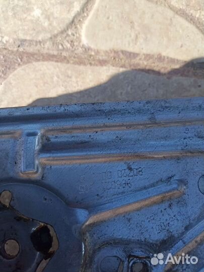 Стеклоподъемник перед. Правый от Рено Меган 3