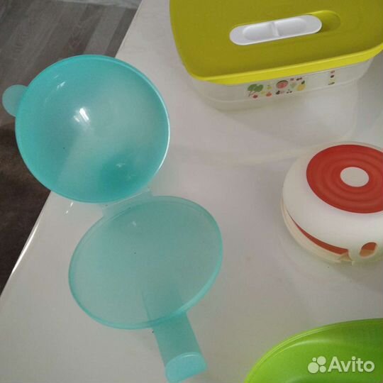 Кухонные контейнеры и ланч боксы Tupperware