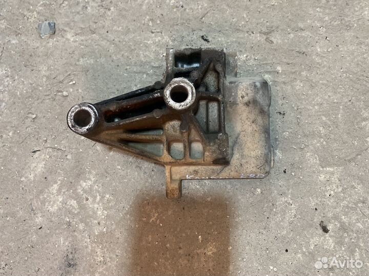 Кранштейн Renault Kangoo 1.9d F8Q