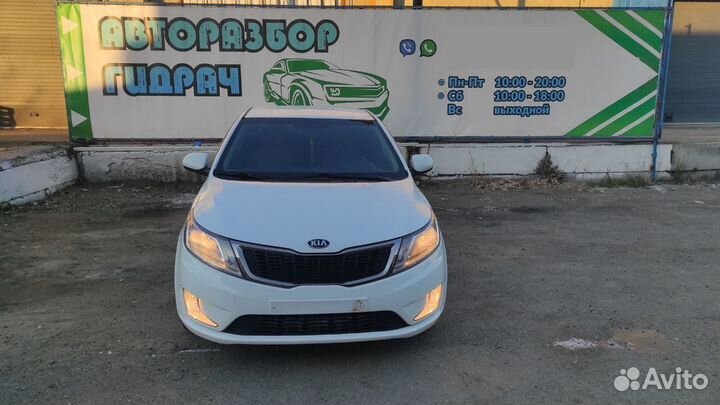 Стекло двери задней правой Kia Rio 3 83421-4X010