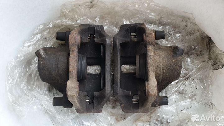 Комплект передних тормозов Audi 80 B3