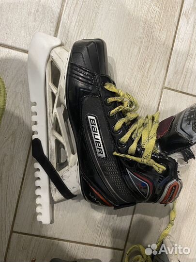 Хоккейные коньки bauer размер 4.5 модель x700