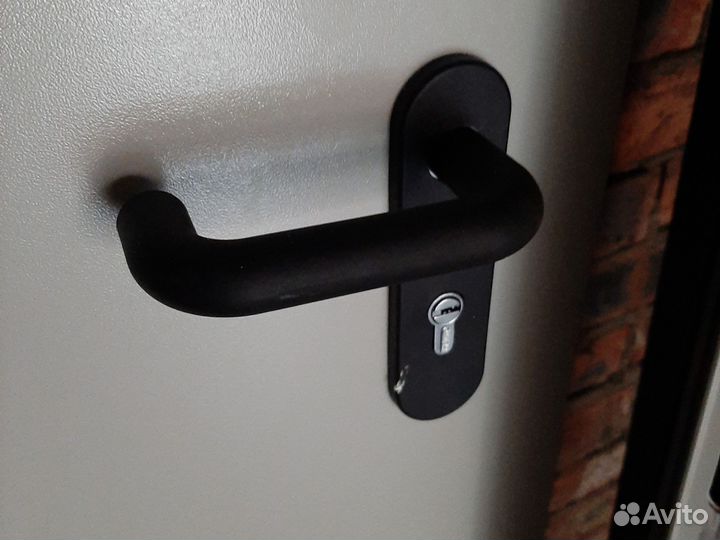 Металлическая дверь бу