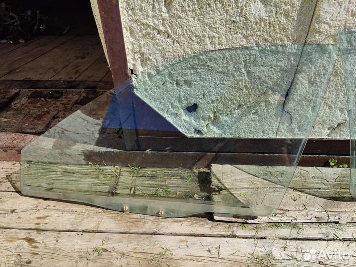 Стекло передней двери Mitsubishi Lancer 7