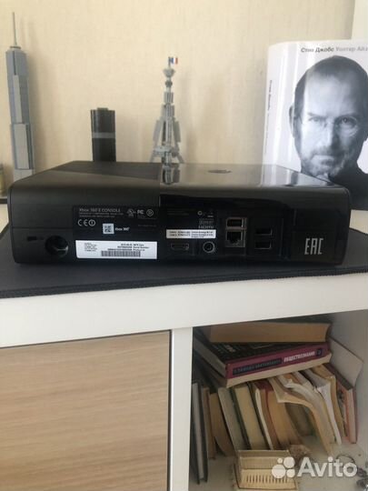Xbox 360 E + Kinect + 2 геймпада
