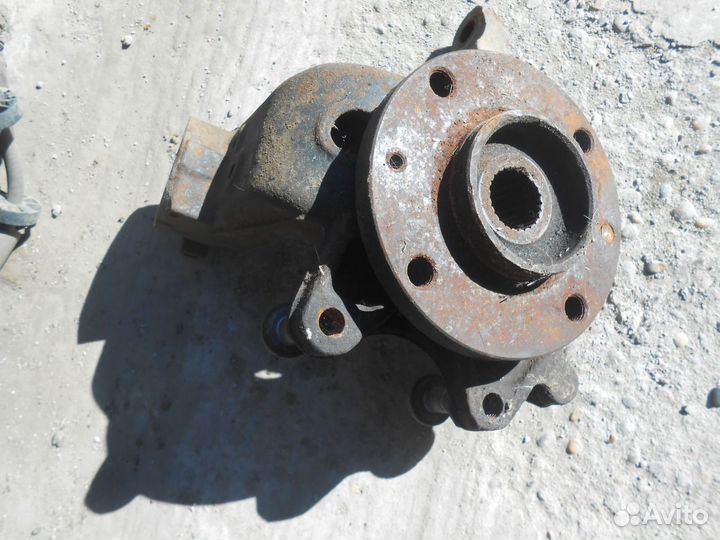 Кулак поворотный передний Peugeot 406 1995-1999