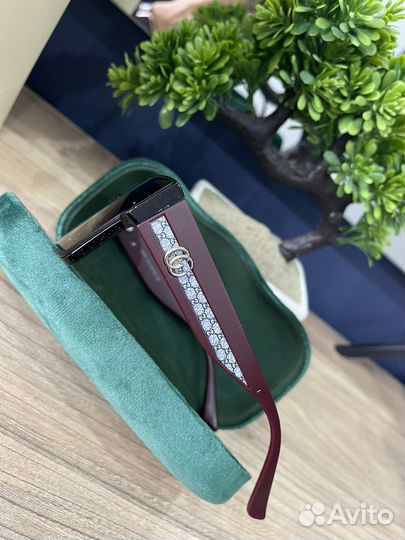 Солнцезащитные очки gucci