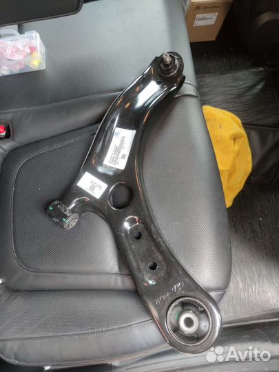 Рычаг передний правый всборе Solaris