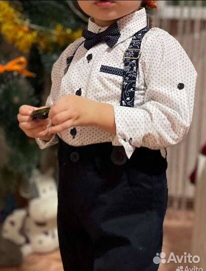 Шикарный, нарядный костюм для мальчика 98