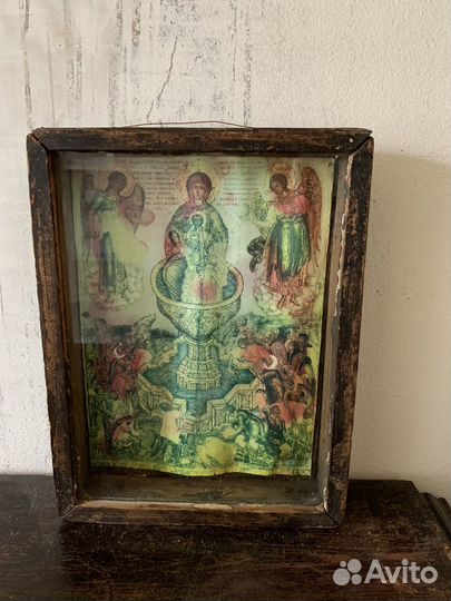 Старинные иконы в киоте