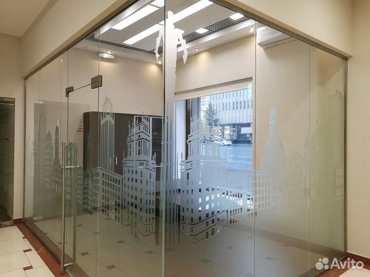 Тонировка окон балконов перегородок в офисе