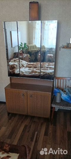 Трюмо трельяж с зеркалом, кровать 2 шт