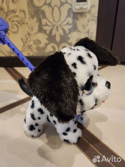 Собачка на поводке FurReal