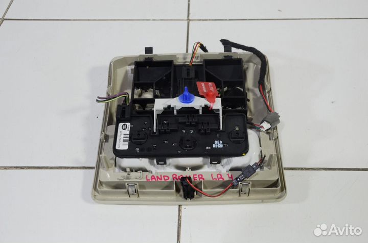 Плафон освещения салона Land Rover Discovery L319