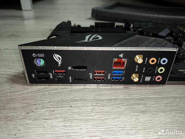 Материнская плата Asus rog strix z390-E gaming