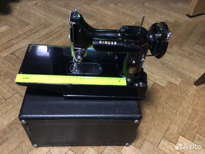 Портативная швейная машинка Зингер (коллекционная)