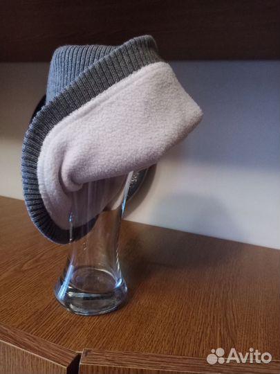 Продам демисезонную женскую шапку