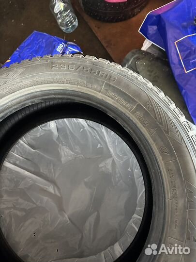 Maxxis NP5 Premitra Ice Nord 235/55 R18 104T