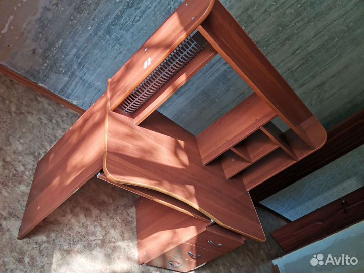 Компьютерный стол