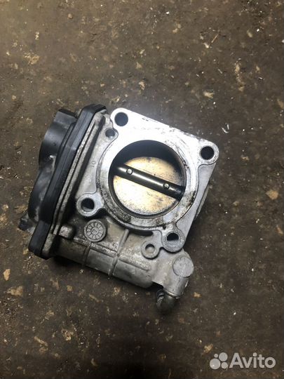 Дроссель Nissan Tiida 1