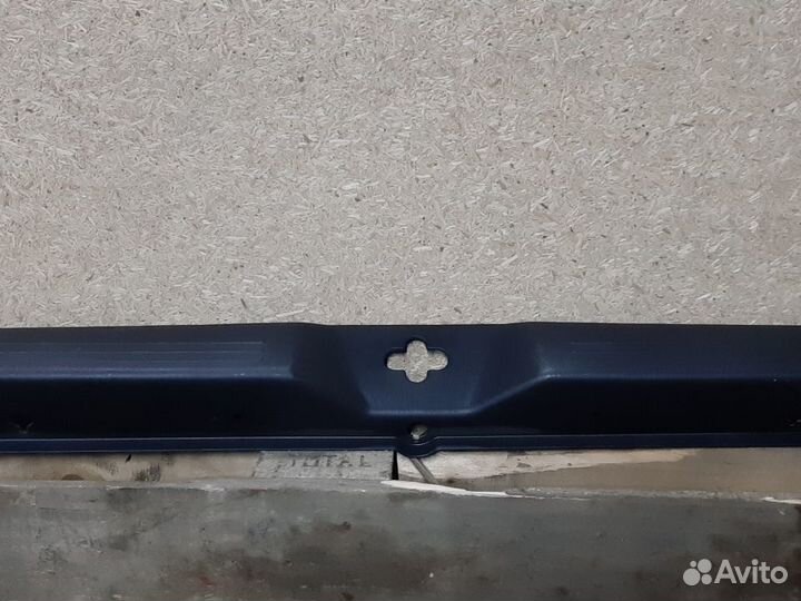 Внутренняя отделка багажного отсека центральная H