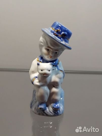 Статуэтка фарфор 