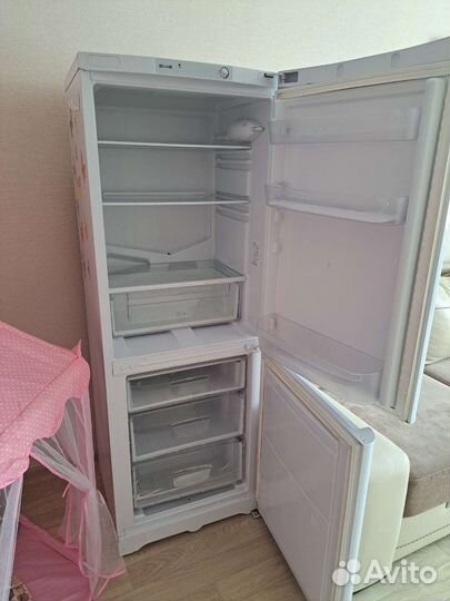 Холодильник бу indesit