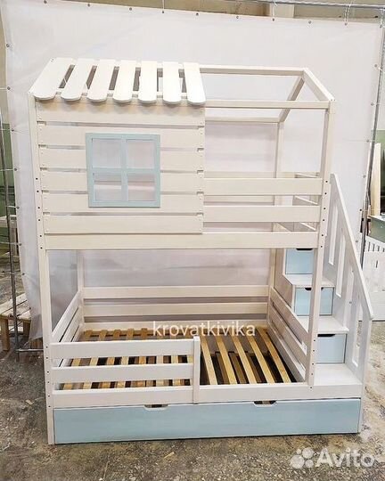 Двухъярусная кровать домик с выкатным спальным