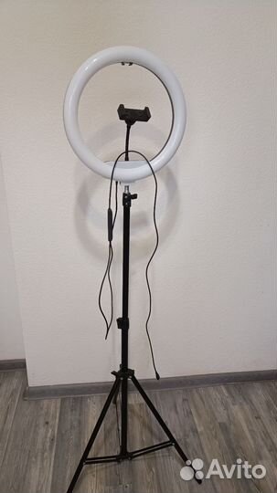 Кольцевая лампа со штативом