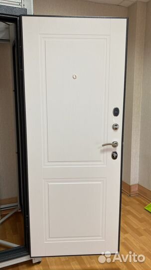 Дверь входная металлическая новая