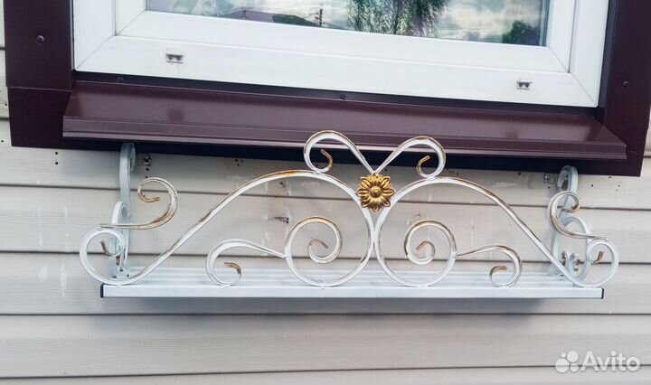 Кованый цветник под окно