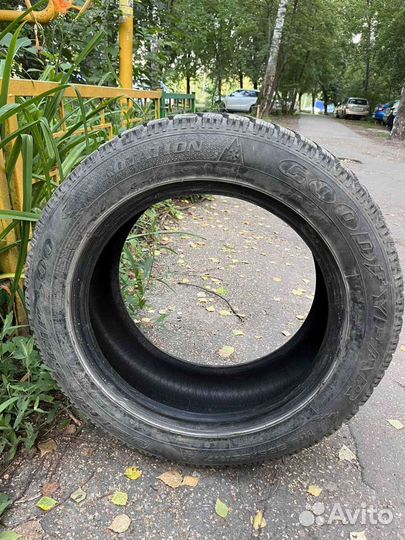 Goodyear UltraGrip 500 235/55 R17 99T