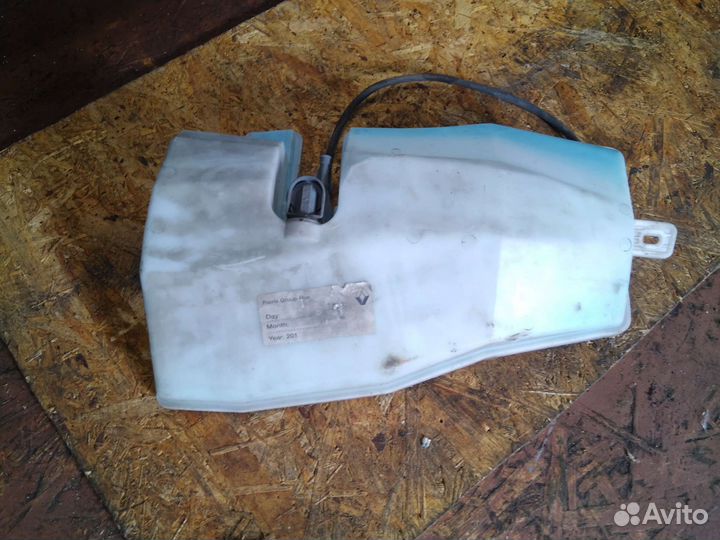 Бачок омывателя Renault Logan 1