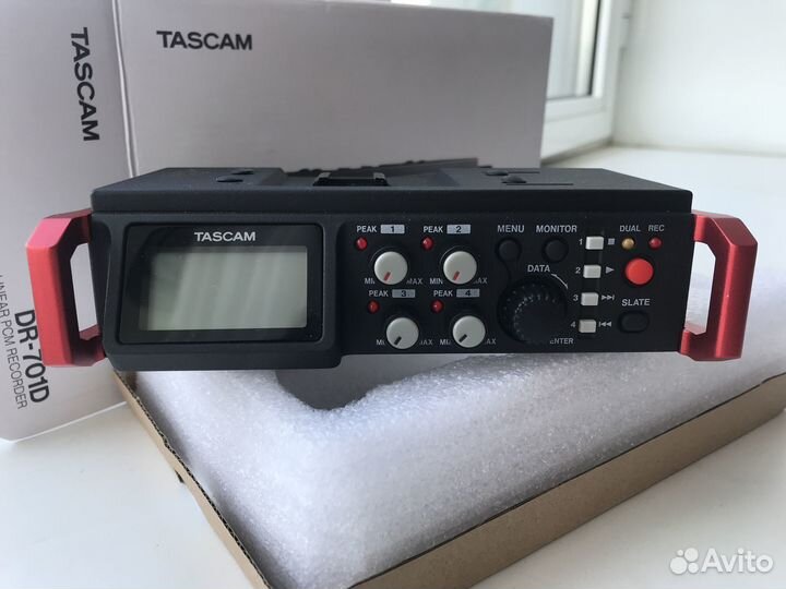 Рекордер Tascam DR-701D