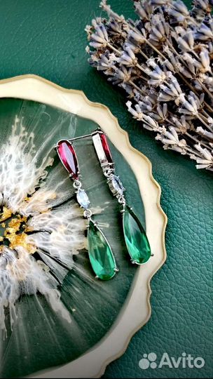 Серьги в виде капли, длинные изумрудного цвета