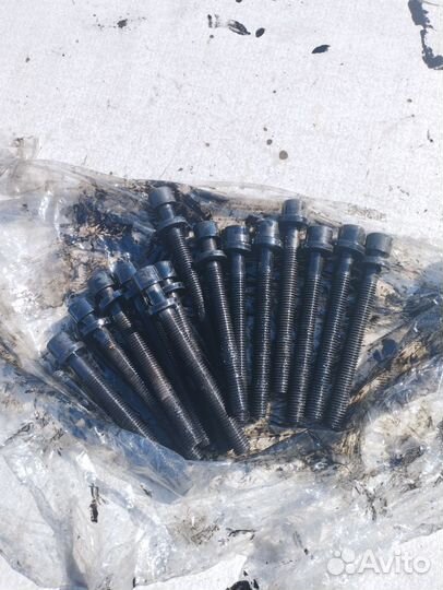 Болт гбц D24T Volvo 760 VW LT вольво 760