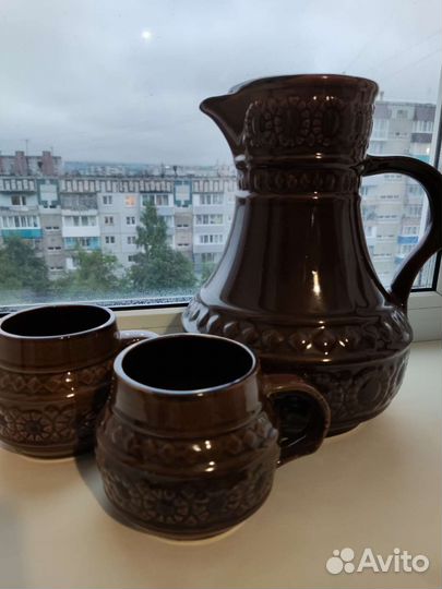 Глиняный кувшин и кружки времён СССР