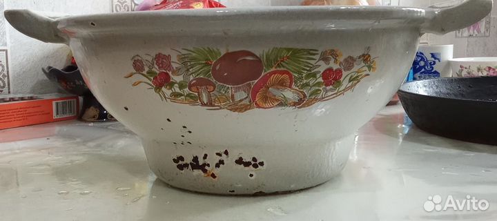 Кастрюля чугунная эмалированная СССР