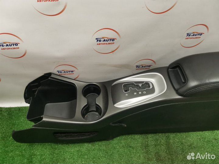 Подлокотник Dodge Journey 2.4 ED3 2010