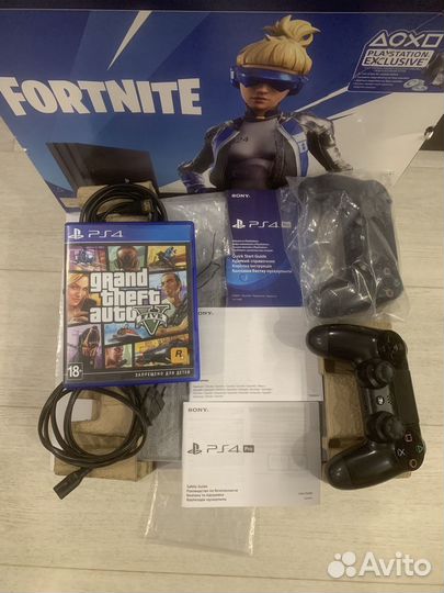 Sony Playstation 4 Pro, 2 геймпада, диск GTA V