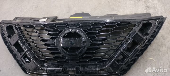 Решетка радиатора Nissan Qashqai J11
