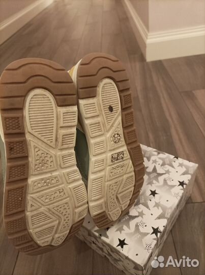 Кроссовки для девочки 34