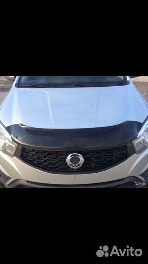 Дефлектор капота