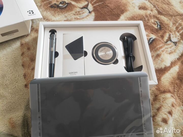 Графический планшет Wacom Intuos Pro S