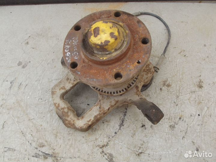 Поворотный кулак правый Mercedes Sprinter 210D